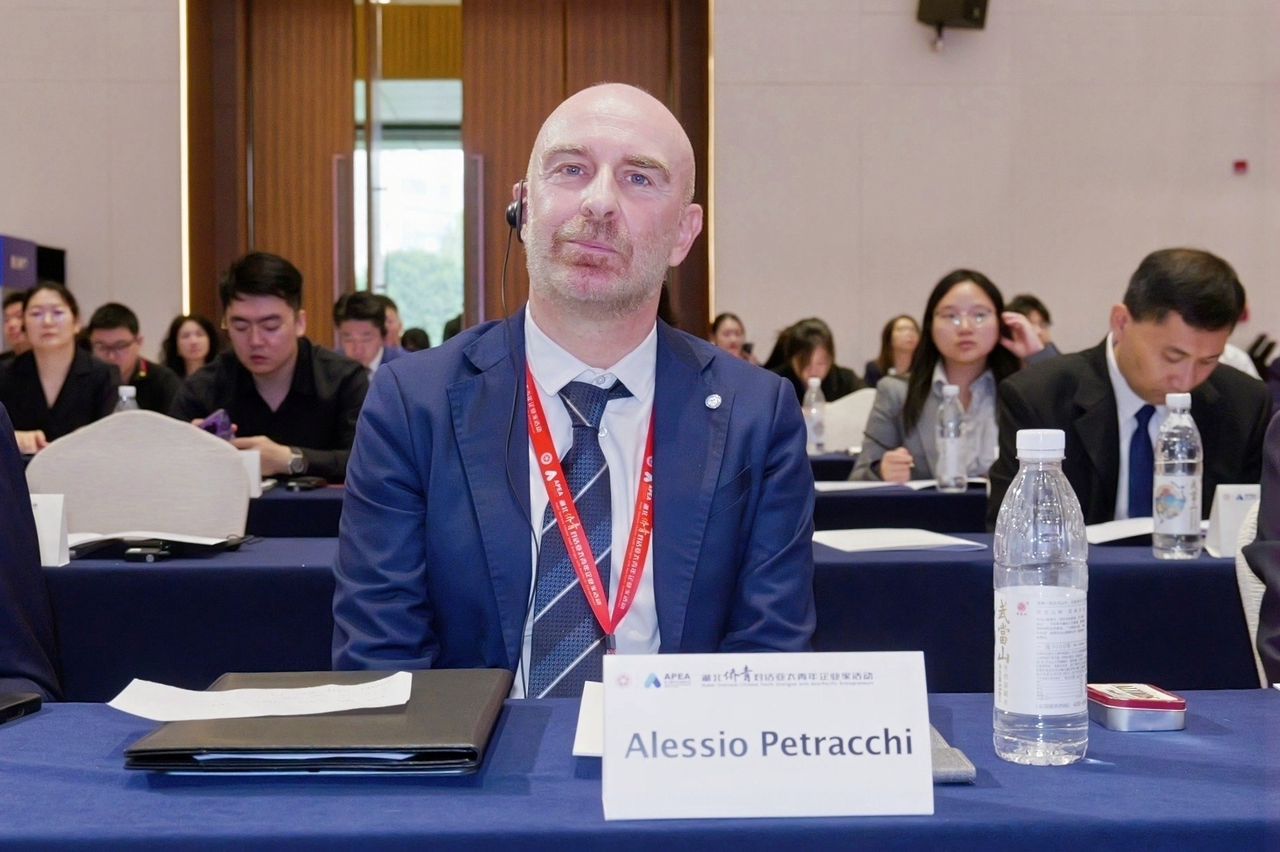 Asia-Pacific Entrepreneurs Forum — a delegate at the named-seat roundtable — Hubei