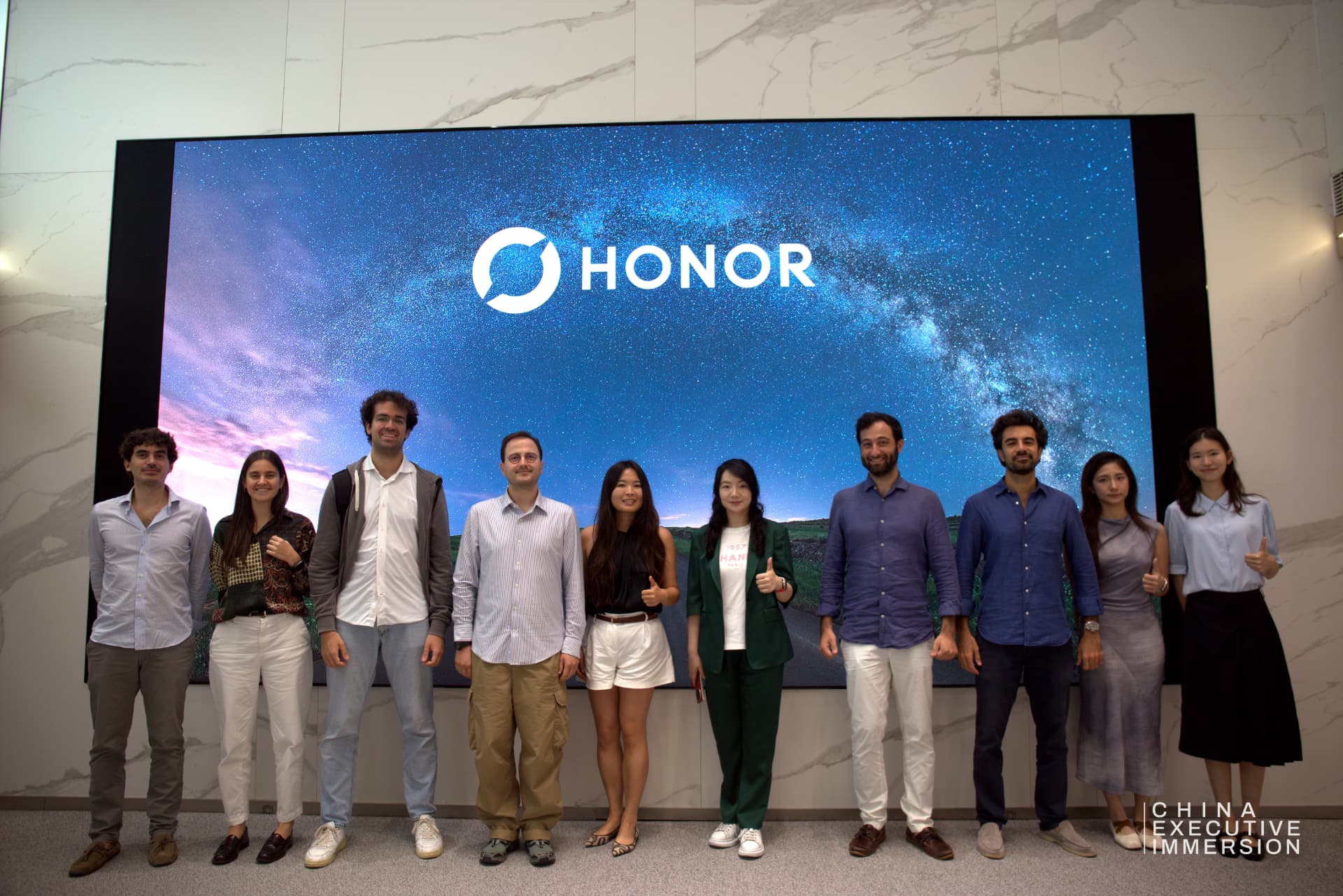 HONOR — cohort and hosts after the corporate briefing — Shenzhen